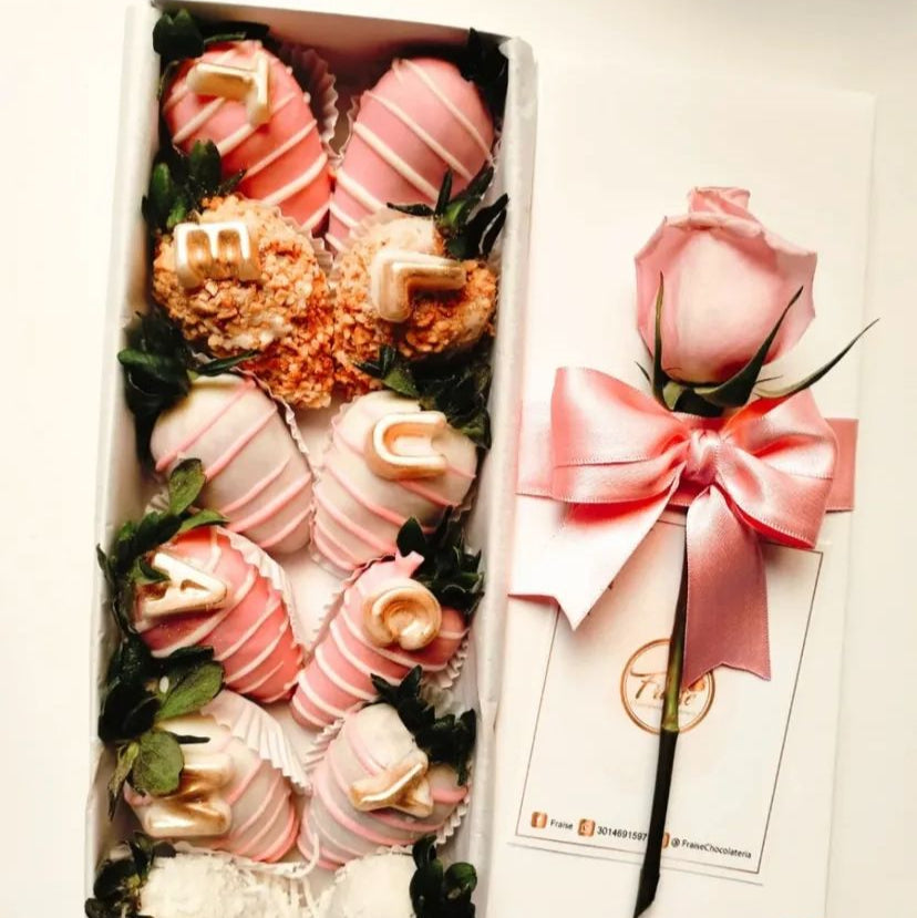 Caja Big rosa de 12 fresas